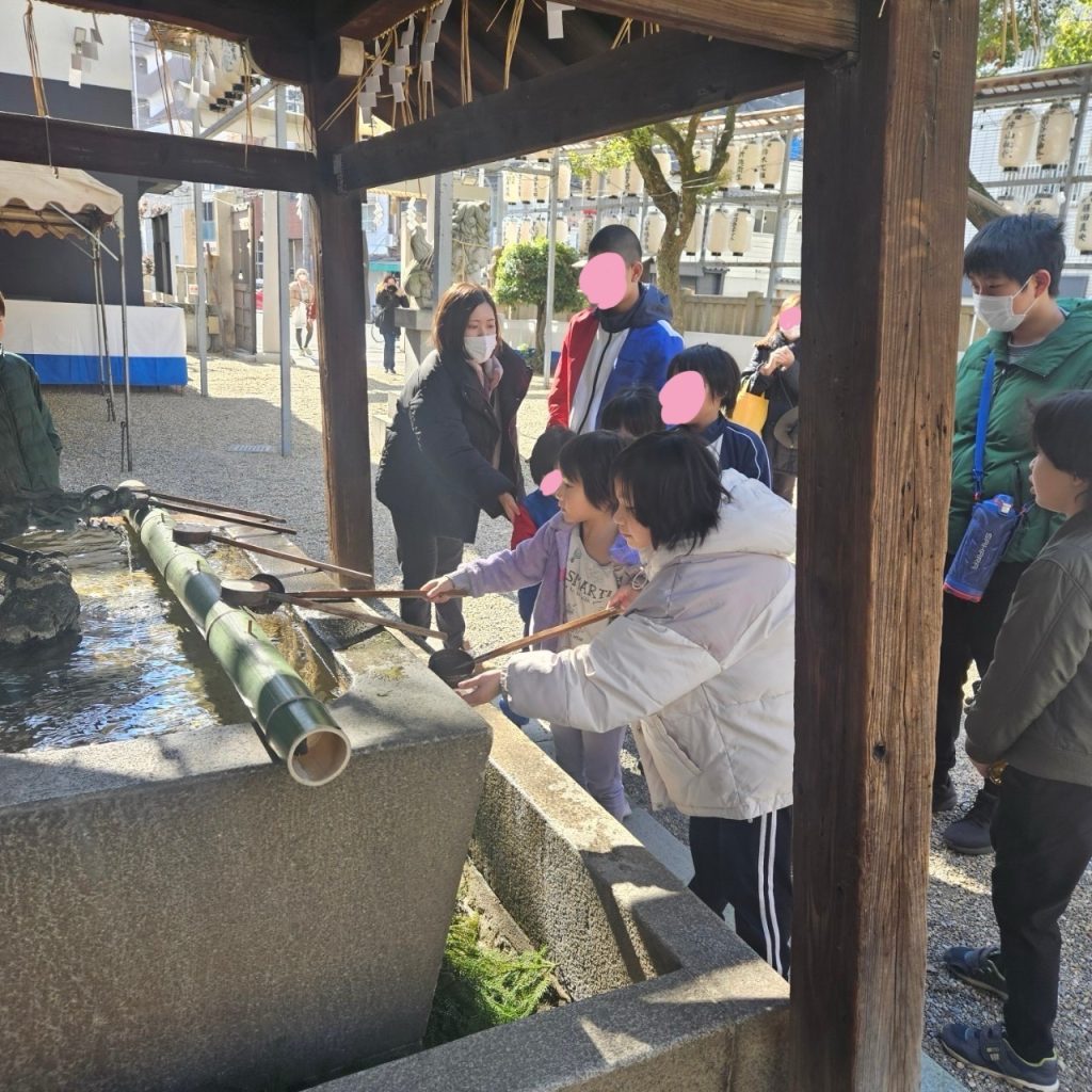 大阪市浪速区の放課後等デイサービスオハナピース大阪日本橋の初詣へお出かけ、映画鑑賞と公園